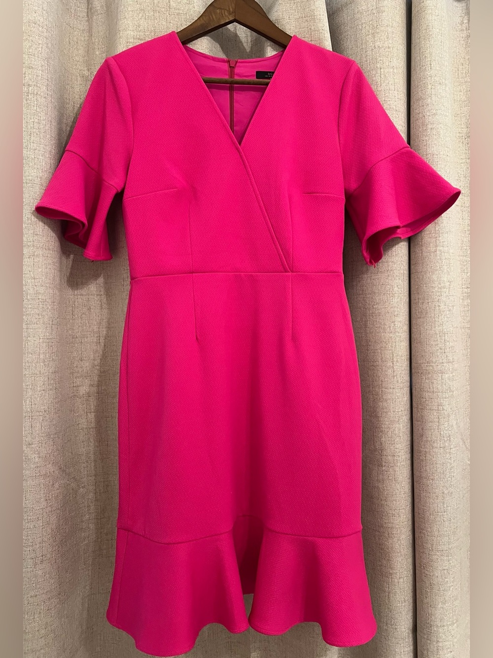 Trina Turk Quest Ruffle Hem Hot
Pink Dress Size 4